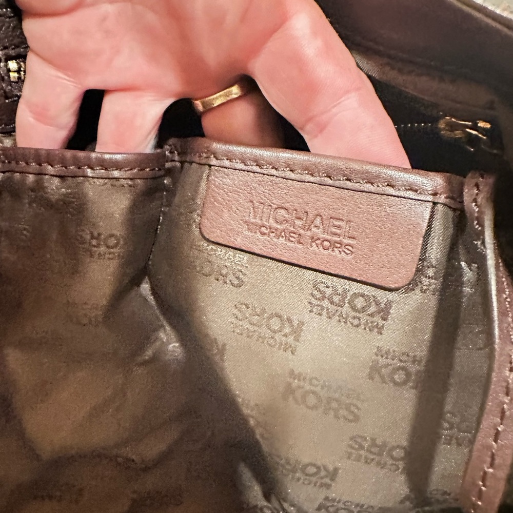Michael Kors Astor dark brown leather Hobo bag gold grommets and tassels - Picture 10 of 15